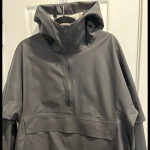 Woman’s Lululemon pull over shell. Medium/Large.